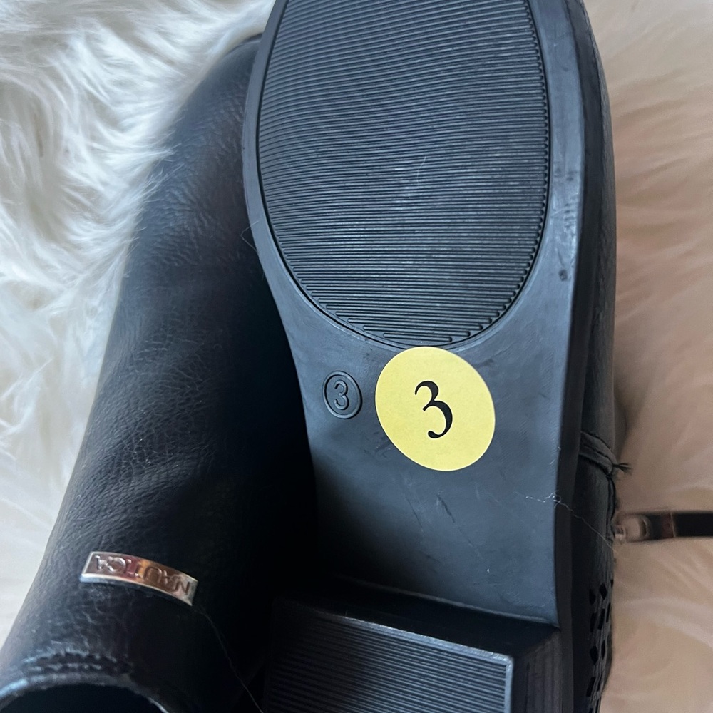Michael kors girls size 3 booties. Never worn